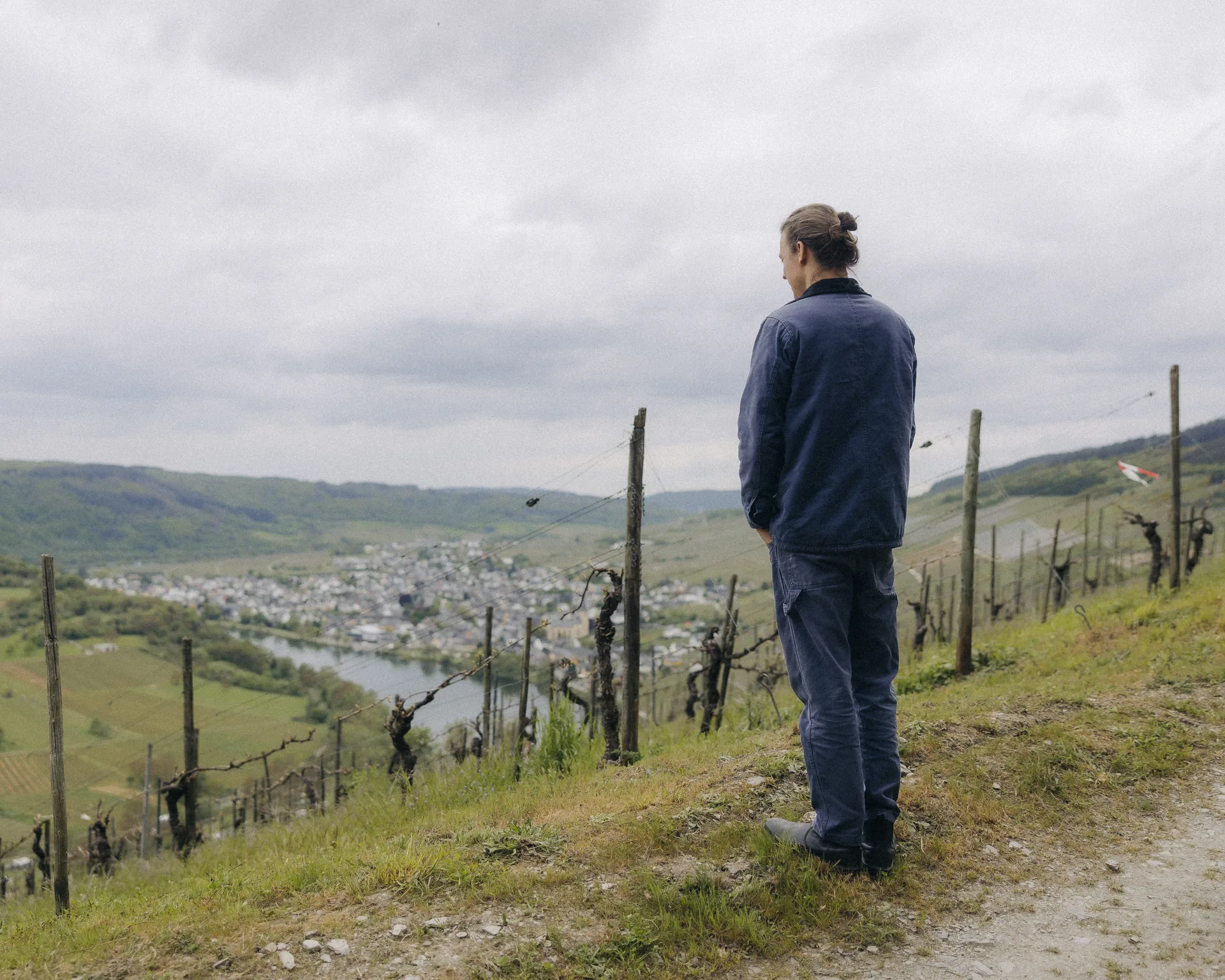 Jan-Philipp in the Mosel vineyard overlooking the valley